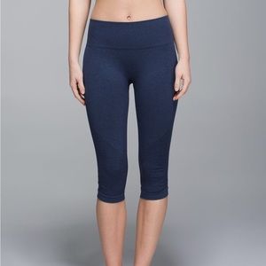 Lululemon In the Flow Crops II •. size 8